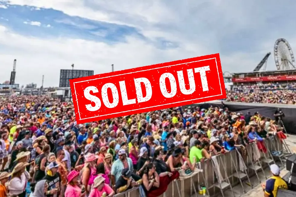 Here’s Where To Score A Pair Of Tickets To The Barefoot Country Music Fest